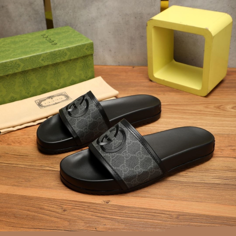 G*u*i slippers